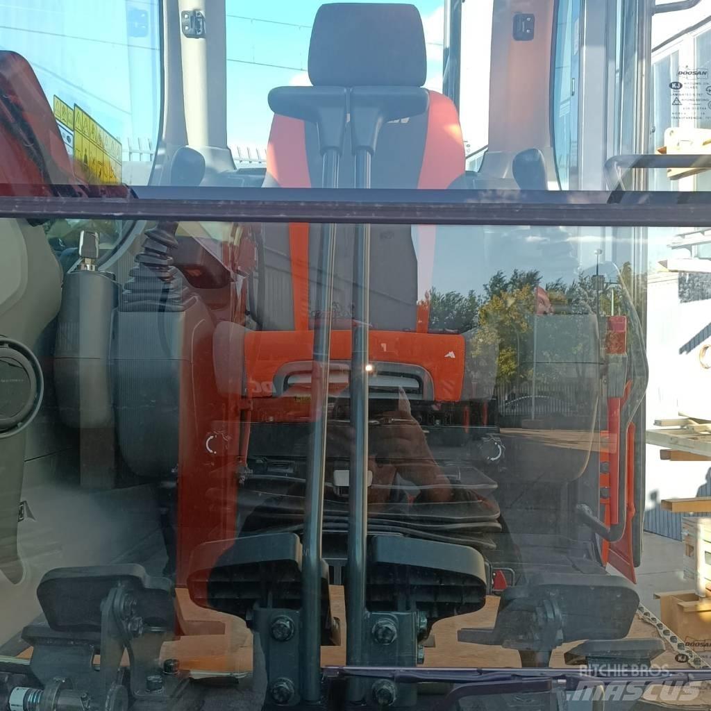 Doosan DX235NLC-5 Bagri goseničarji