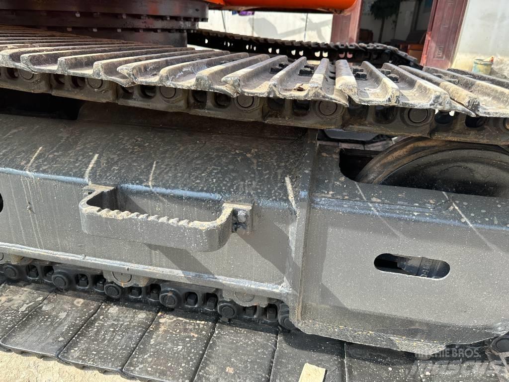 Doosan DX 160 LC Bagri goseničarji