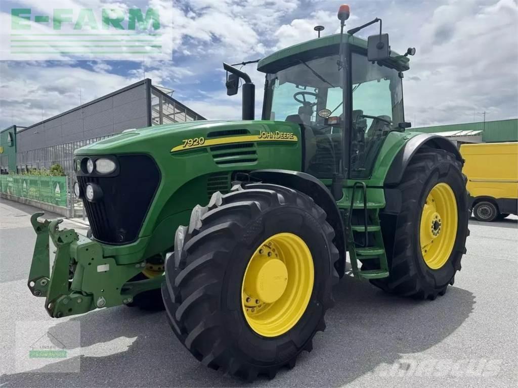 John Deere 7920 Traktorji