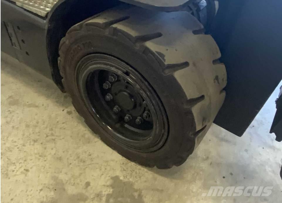Doosan B 25 X-7 Električni viličarji