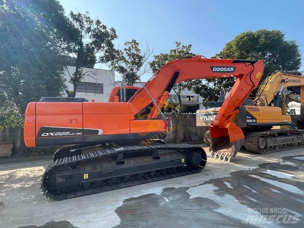 Doosan DX 225 LC Bagri goseničarji
