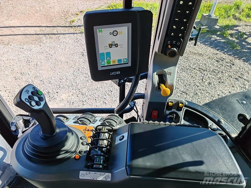 JCB Fastrac 4220 Traktorji