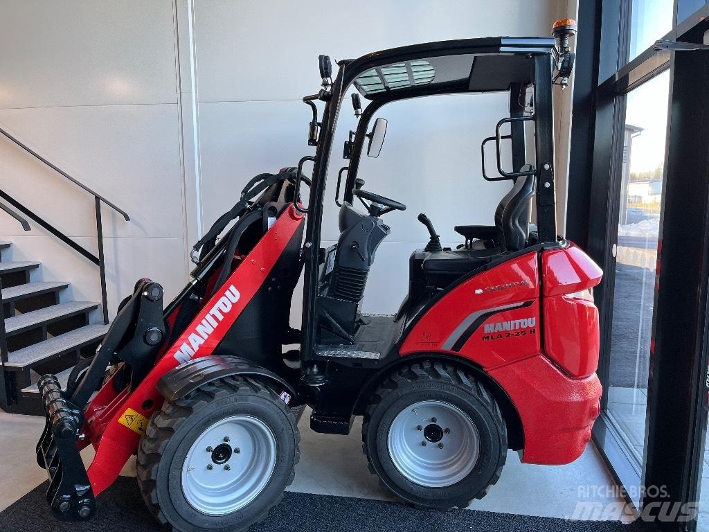 Manitou MLA 2-25 H Večnamenski nakladalci