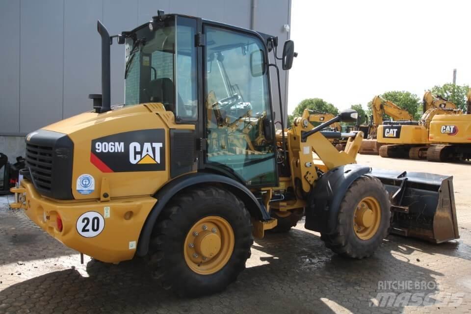 CAT 906M Kolesni nakladalci