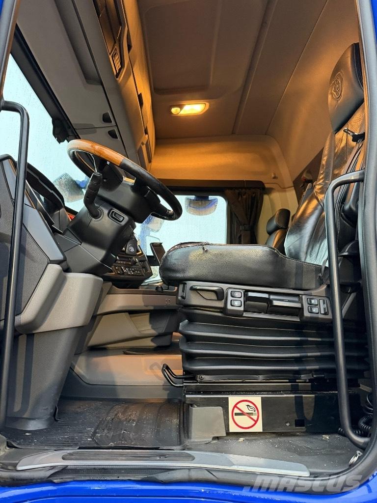 Scania R540B8x4*4NB Tovornjaki-šasije