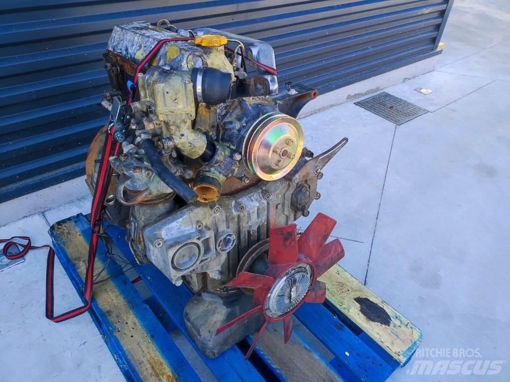 Nissan B440 Motorji