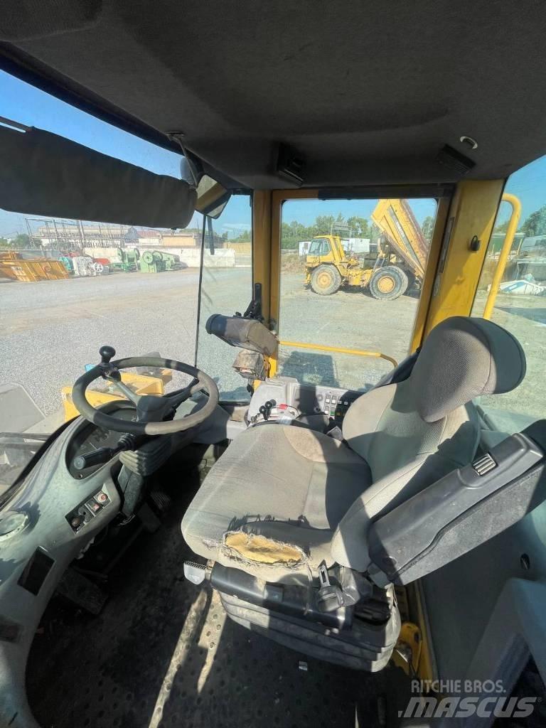 Volvo L 120 E Kolesni nakladalci