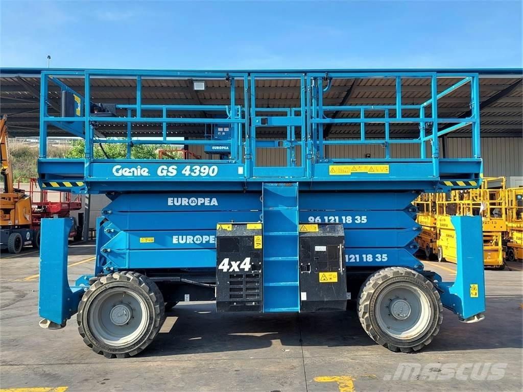 Genie GS4390 Škarjaste dvižne ploščadi