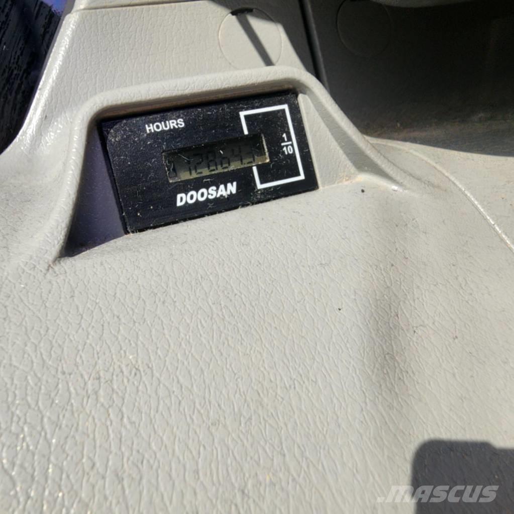Doosan DX300LC-5L Bagri goseničarji