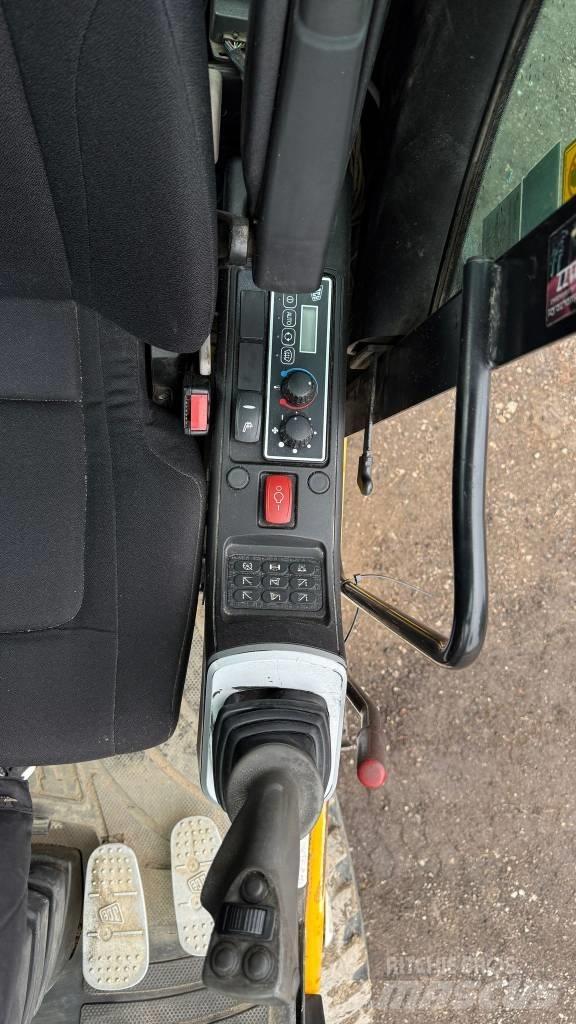 JCB JS175 Bagri na kolesih