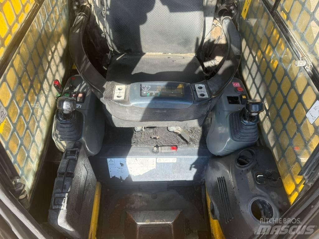 Komatsu SK 820-5 Skid steer mini nakladalci