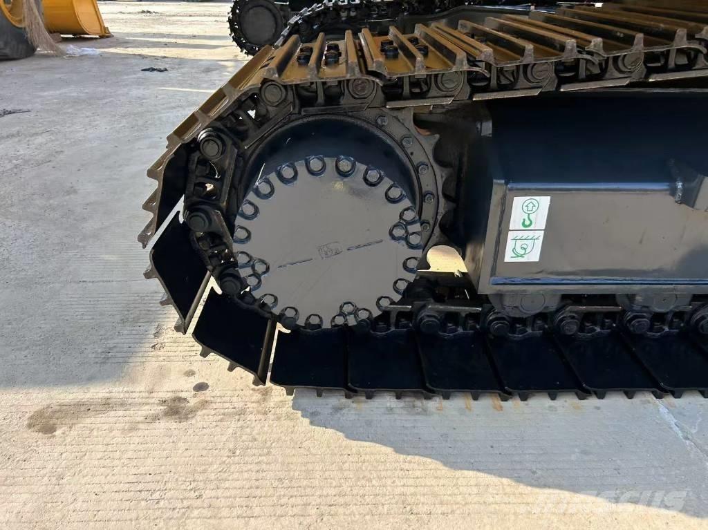 Komatsu 220 Bagri goseničarji