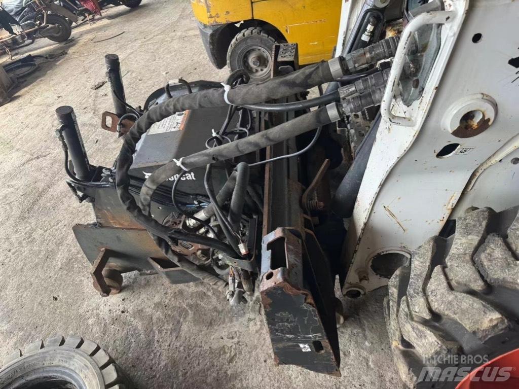 Bobcat S 750 Skid steer mini nakladalci