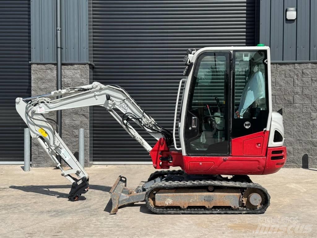Takeuchi TB 230 Mini bagri <7t