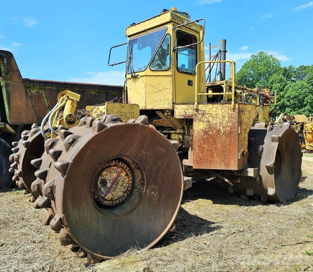 CAT 826 B Kompaktorji tal