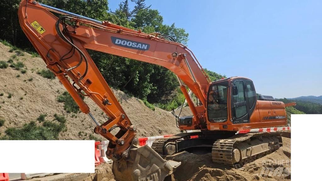 Doosan DX 300 LC Bagri goseničarji
