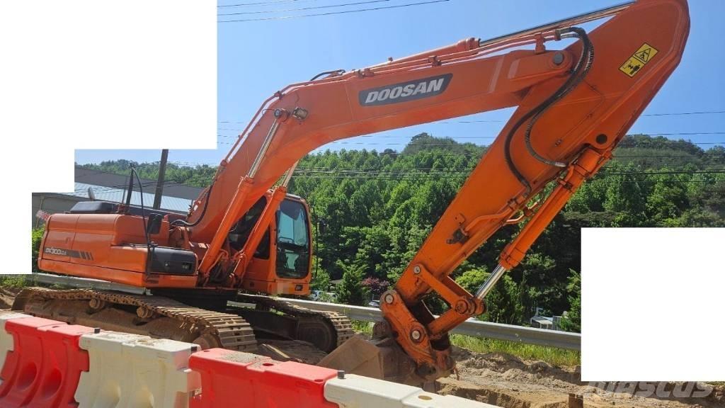 Doosan DX 300 LC Bagri goseničarji