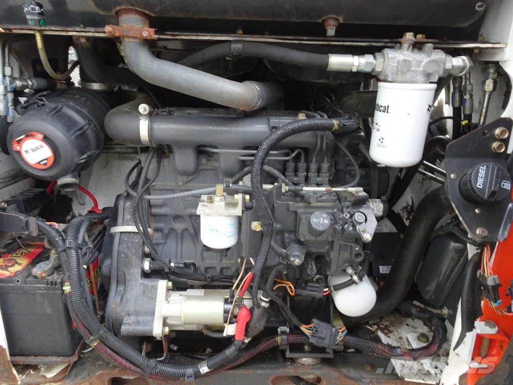 Bobcat T110 Skid steer mini nakladalci