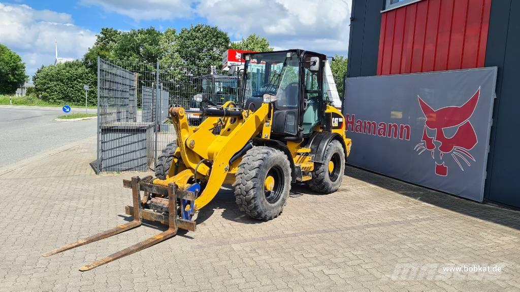 CAT 908 Kolesni nakladalci