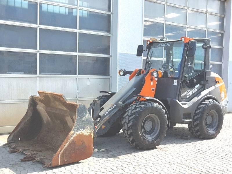 Hitachi ZW 95-6 Skid steer mini nakladalci