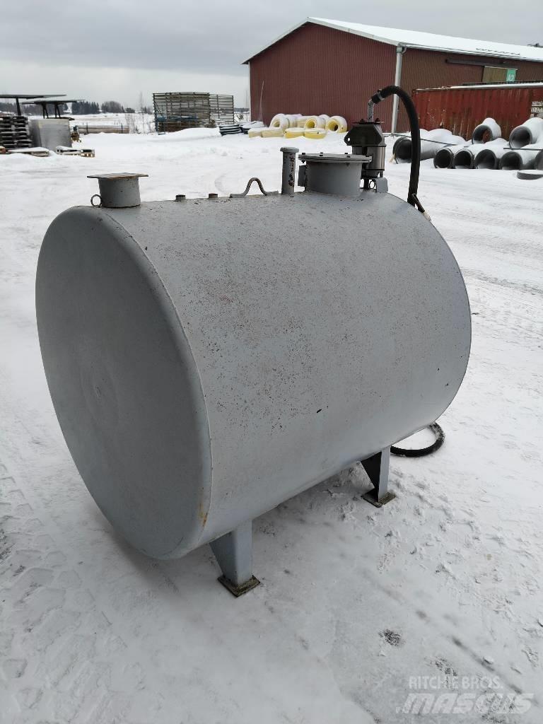  Farmarisäiliö 1300 L Drugi kmetijski stroji