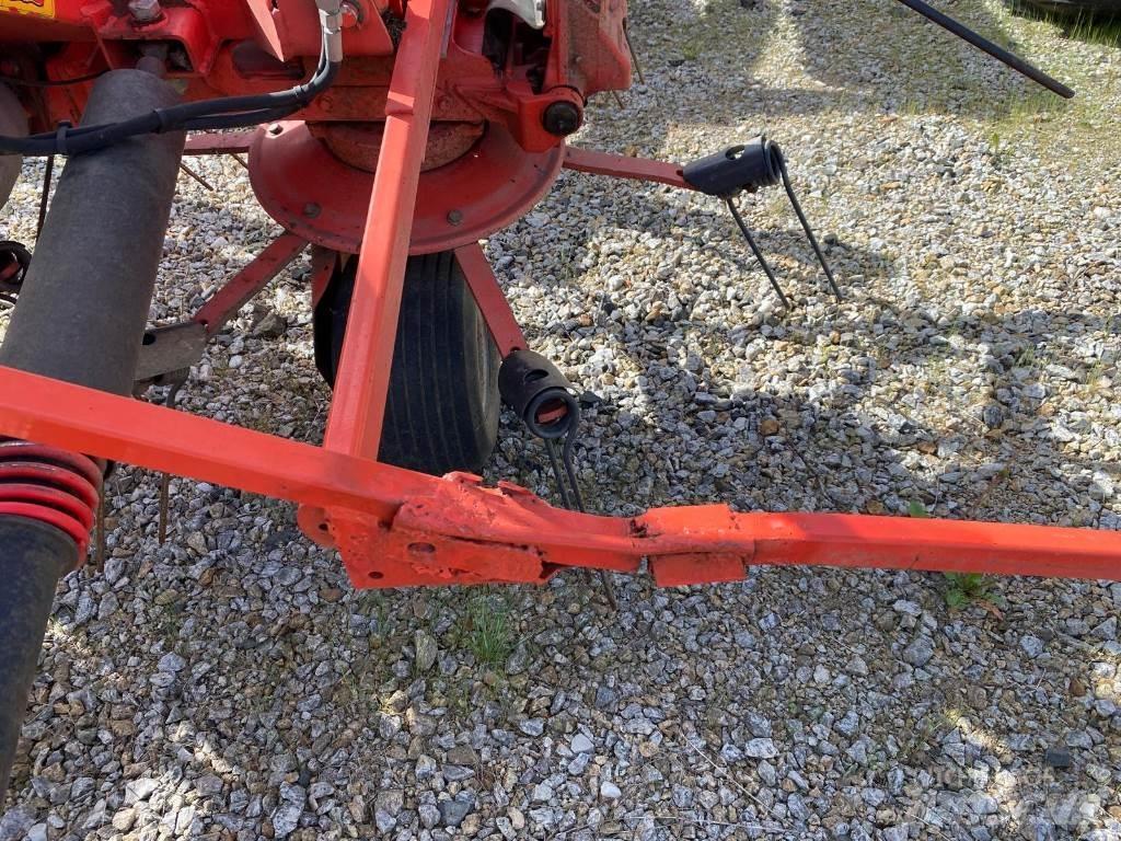 Kuhn GF8702 Obračalniki in zgrabljalniki