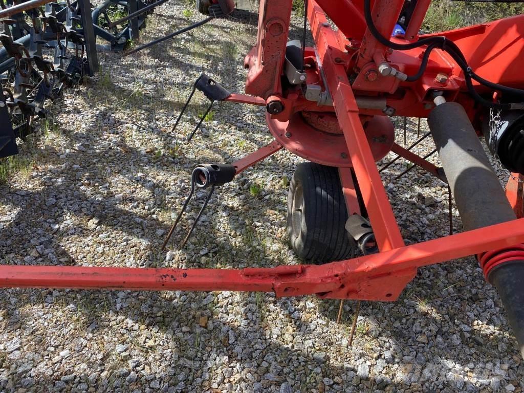 Kuhn GF8702 Obračalniki in zgrabljalniki