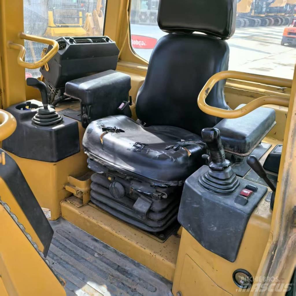 CAT D 5 G LGP Buldožerji goseničarji