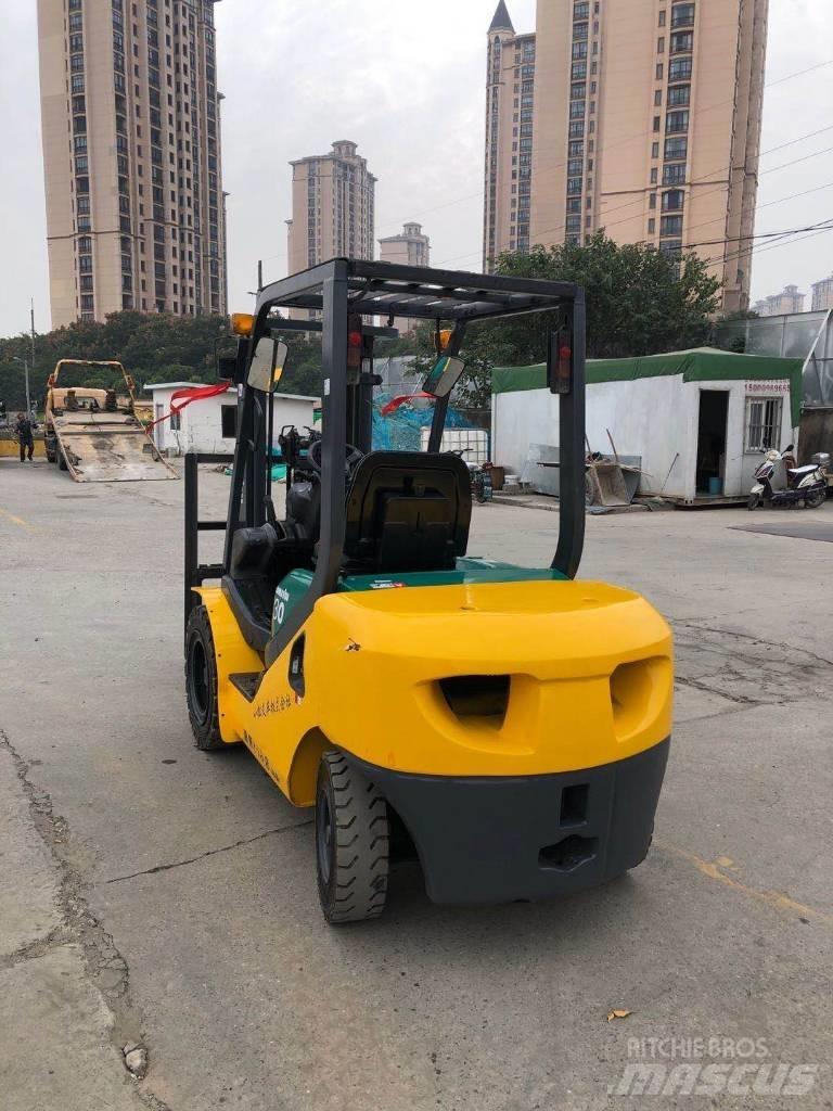 Komatsu FD30 Dizelski viličarji