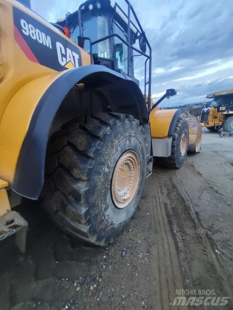 CAT 980M Kolesni nakladalci