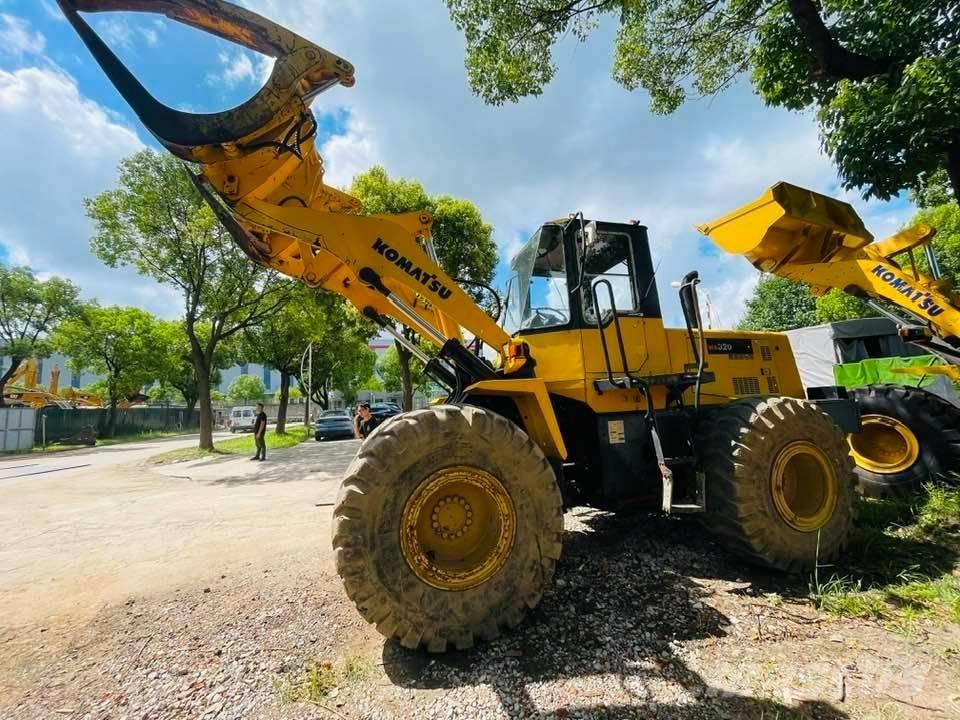 Komatsu WA320 Kolesni nakladalci