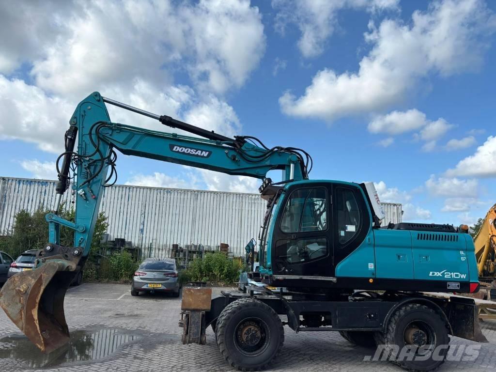 Doosan DX 210 W Bagri na kolesih