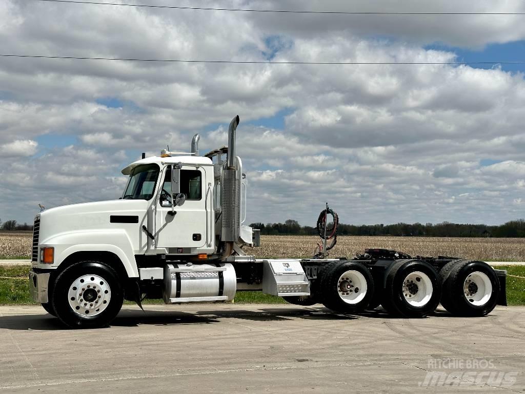 Mack CH 613 Vlačilci