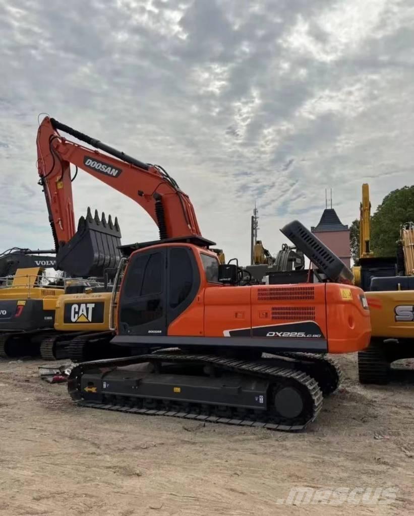 Doosan 225 DX Bagri goseničarji