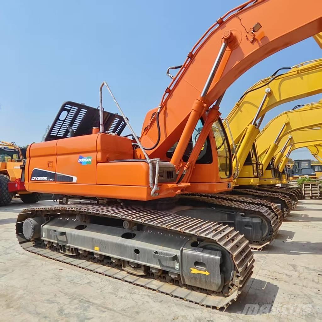 Doosan DX225LC-9C Bagri goseničarji