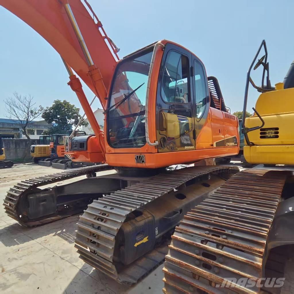Doosan DX225LC-9C Bagri goseničarji