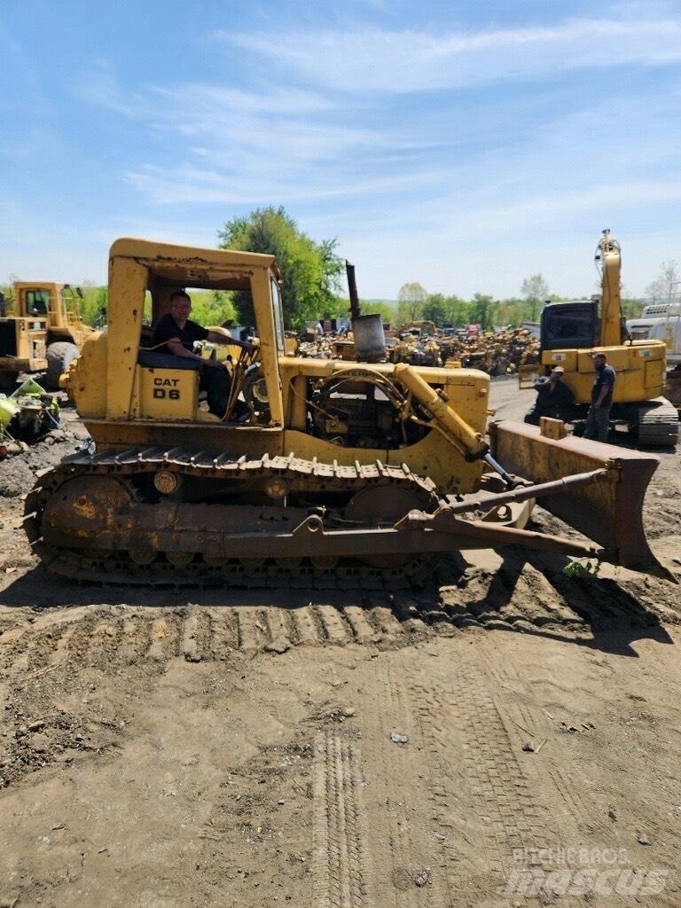 CAT D 6 Buldožerji goseničarji