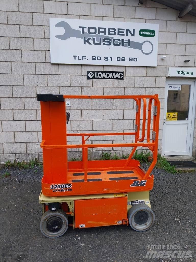 JLG 1230 ES Vertikalna dvigala