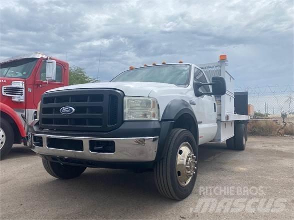 Ford F550 Tovornjaki s kesonom/platojem