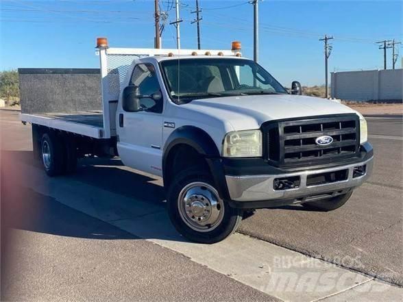 Ford F550 Tovornjaki s kesonom/platojem