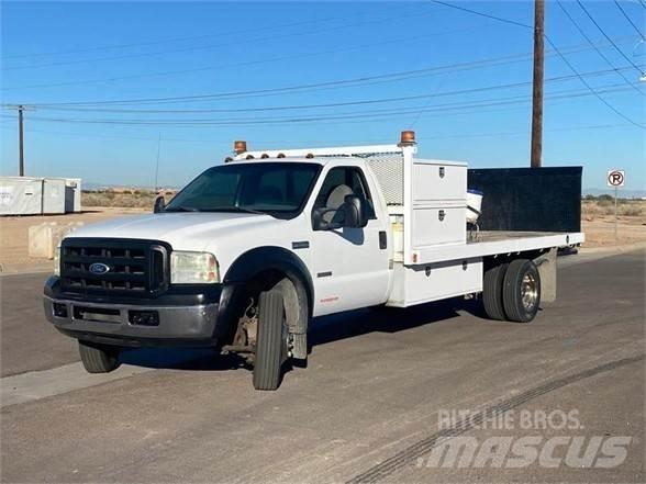 Ford F550 Tovornjaki s kesonom/platojem