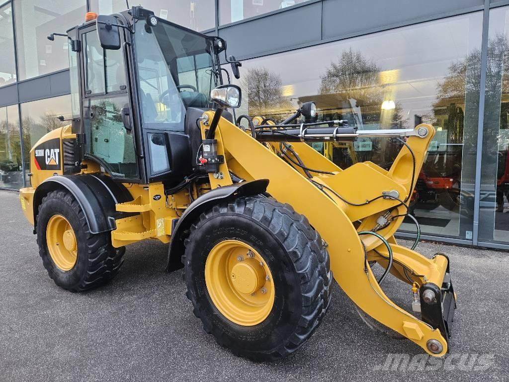 CAT 908m Kolesni nakladalci
