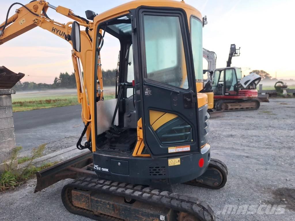 Hyundai 25 Z-9 AK Mini bagri <7t