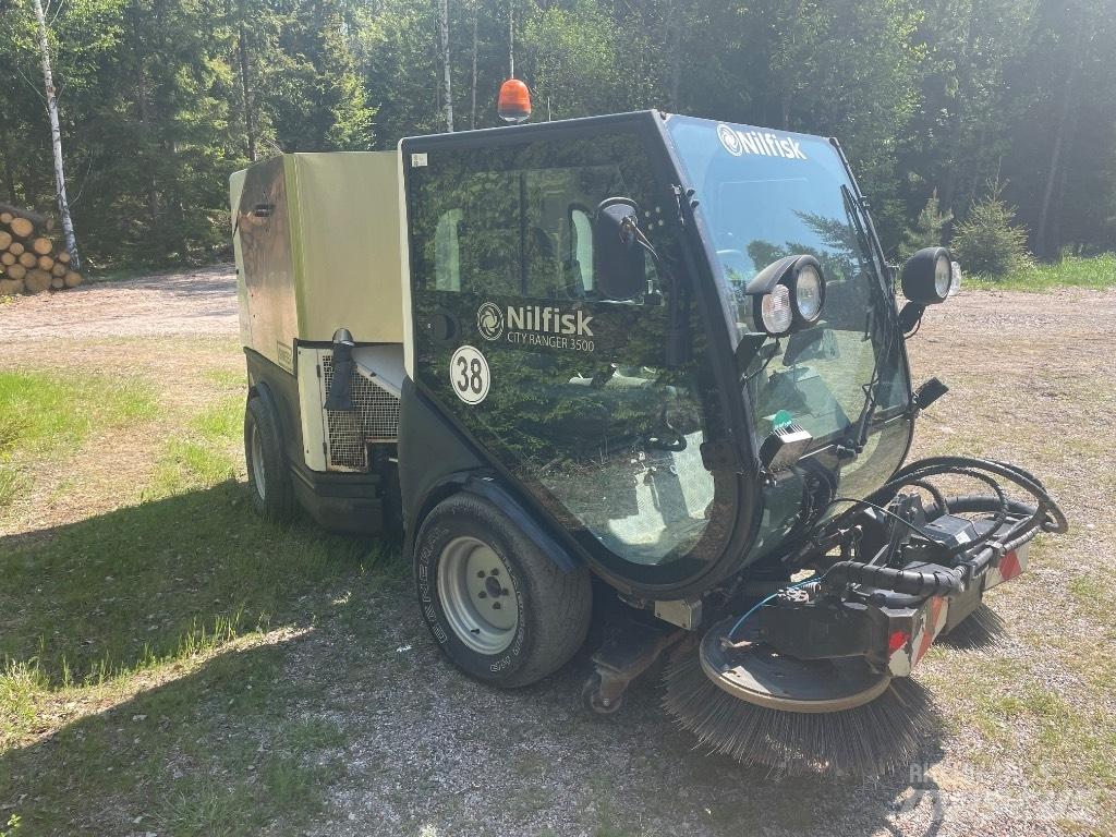 Nilfisk CR 3500 Cestni pometači