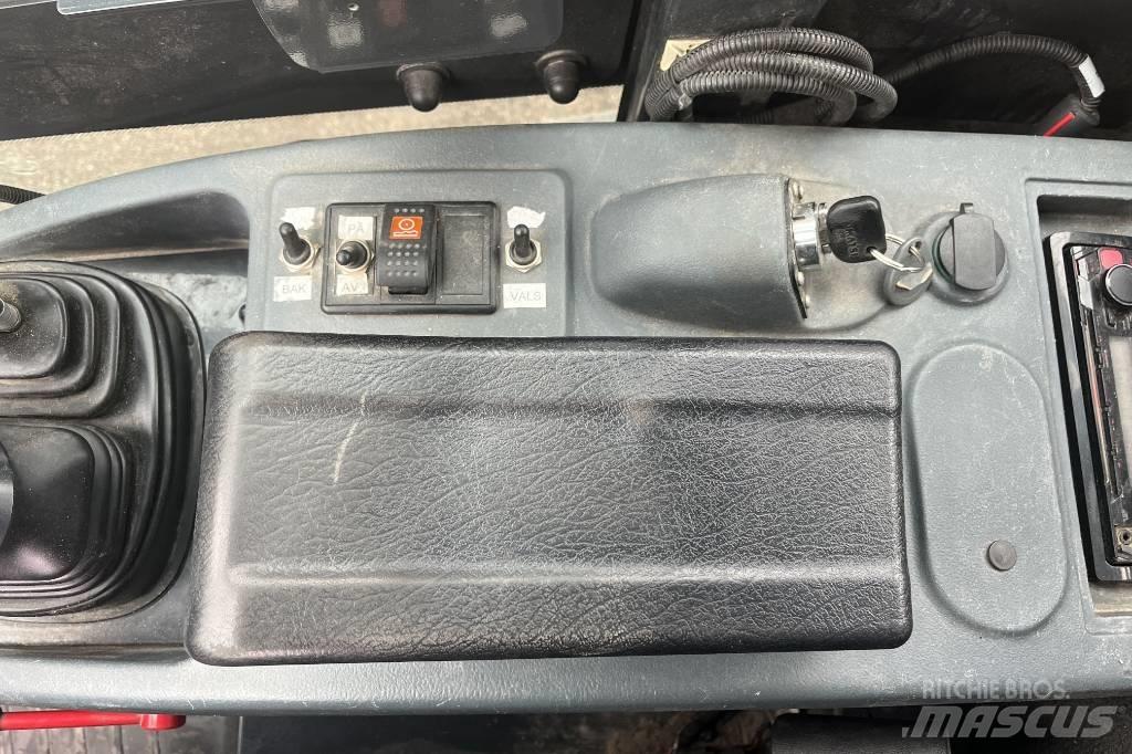 Komatsu WA 80 M Kolesni nakladalci