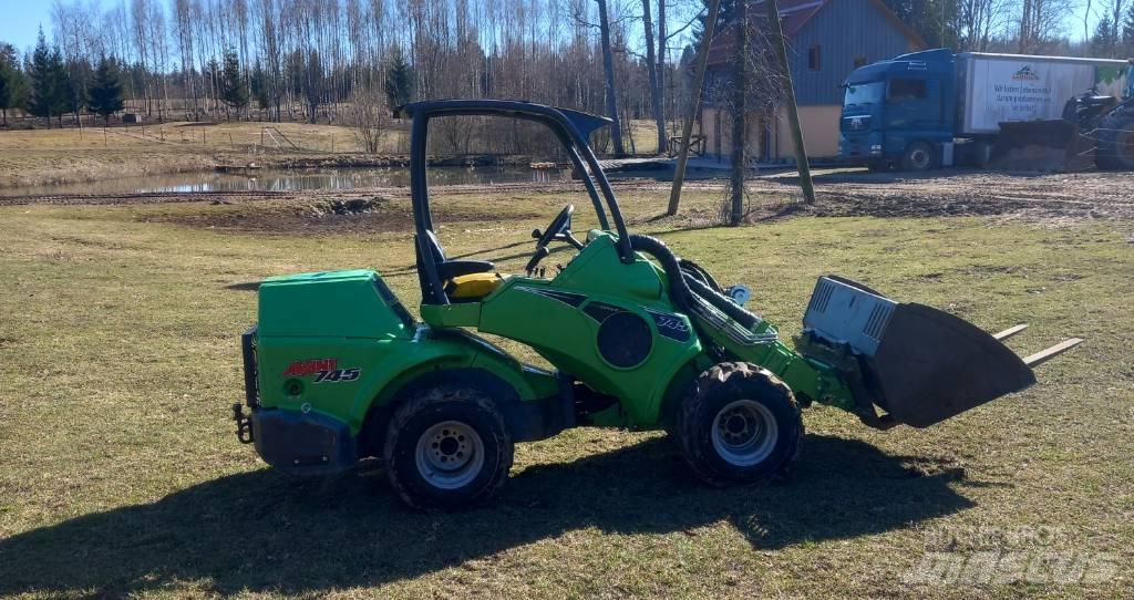 Avant 745 Mini nakladalci