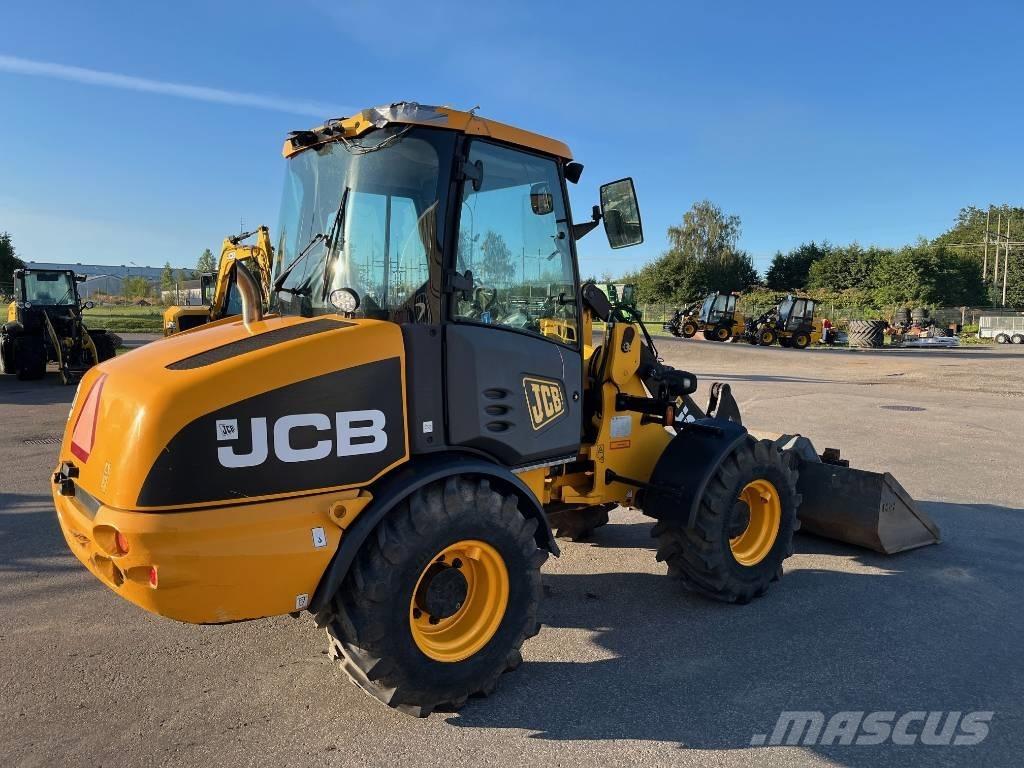 JCB 406 Kmetijski teleskopski nakladalci