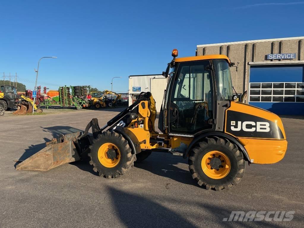 JCB 406 Kmetijski teleskopski nakladalci