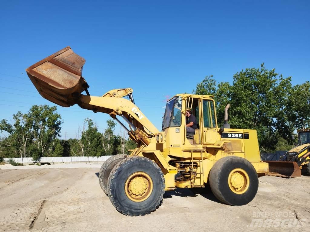 CAT 936 E Kolesni nakladalci
