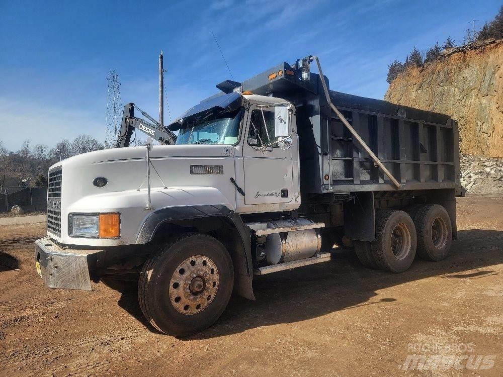 Mack CL 713 Kiper tovornjaki